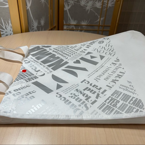 Lululemon Athletica: Shopping Bag ๐ Measurements: H 16โ x L 14" x W 6.75" - Picture 4 of 5